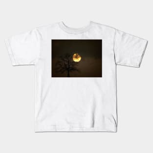 Silhouettes On A Hunter's Moon Kids T-Shirt